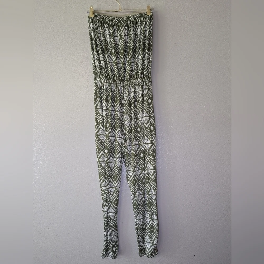 Just Be green romper size M NWOT